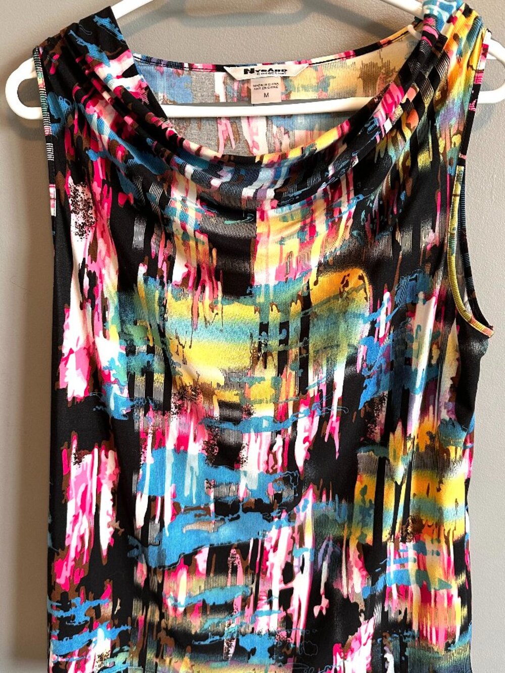 Nygard Colourful Sleeveless top with scoop neckline Women's Sz Medium Like New